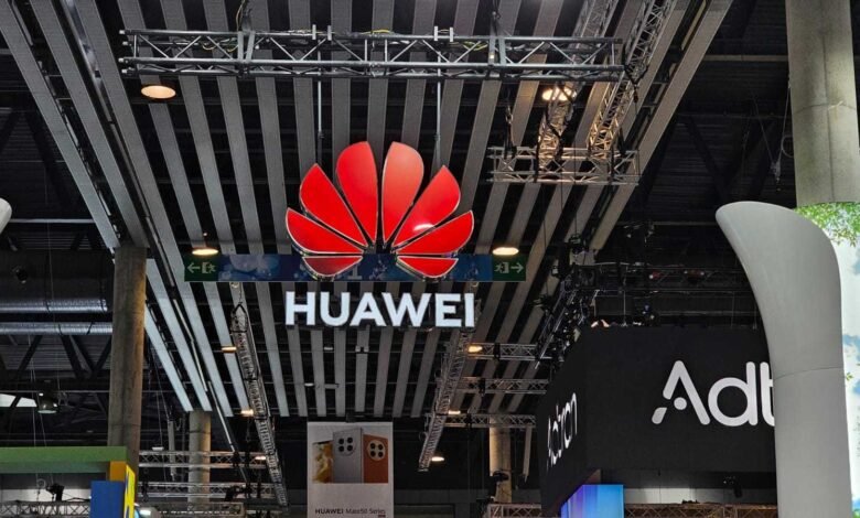 Huawei تتبعت زوار MWC 2023 عن طريق شريحة تتبع داخل المعرض